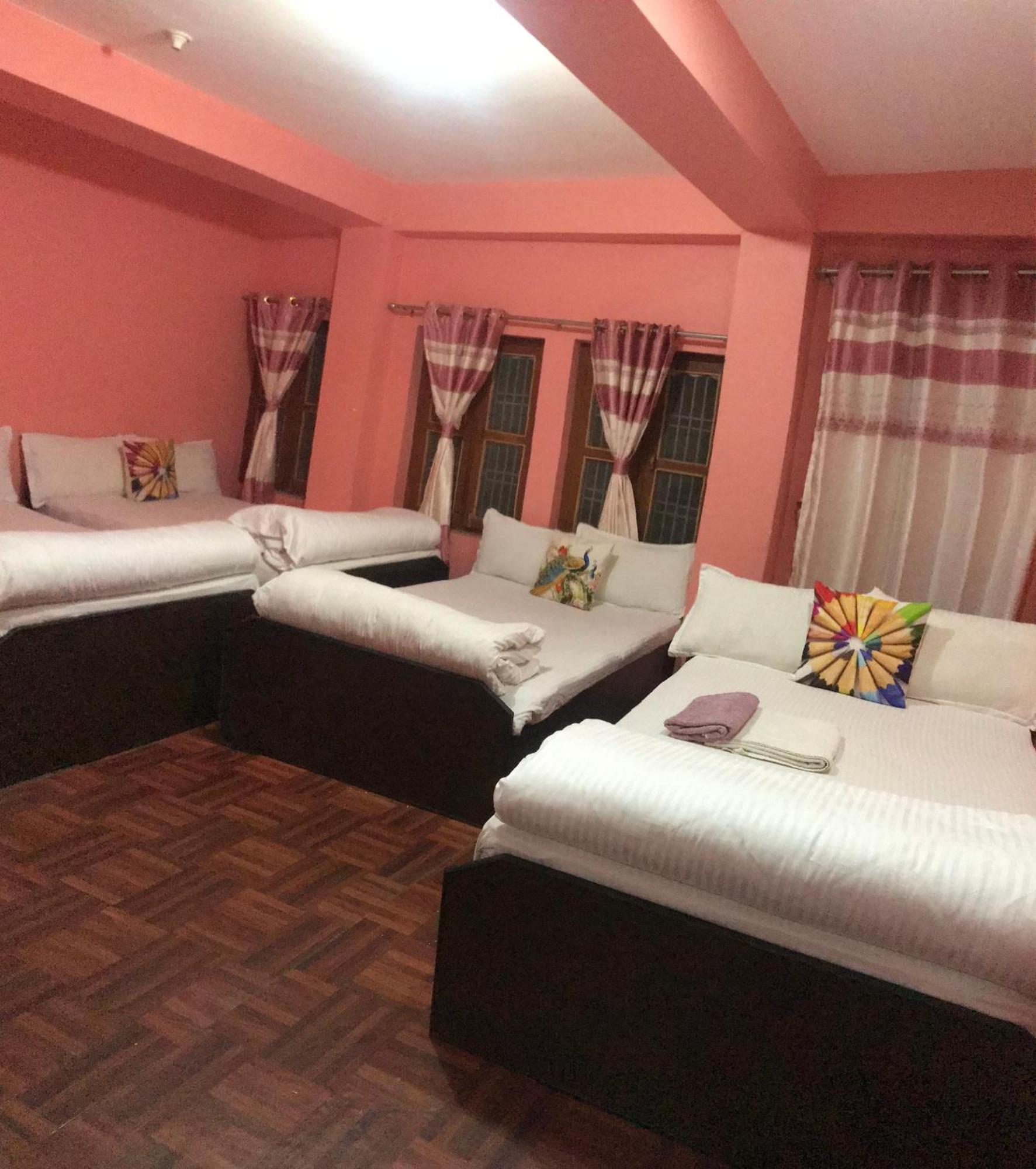 Shristi Hotel & Lodge 班迪普尔 外观 照片